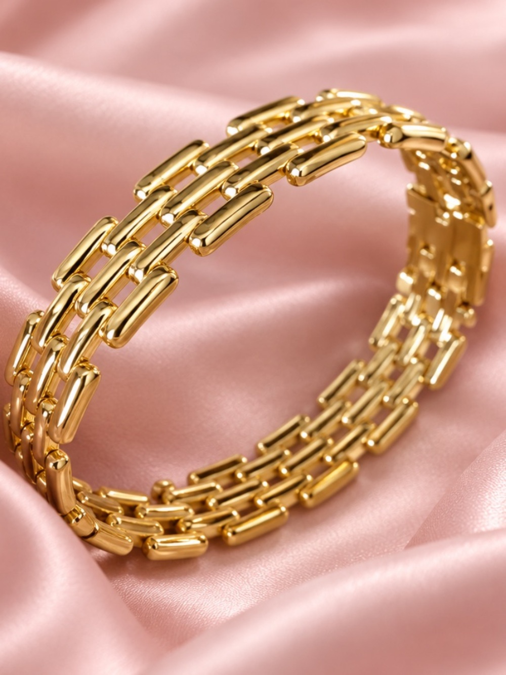 Brand New Elegant Gold Bracelet.